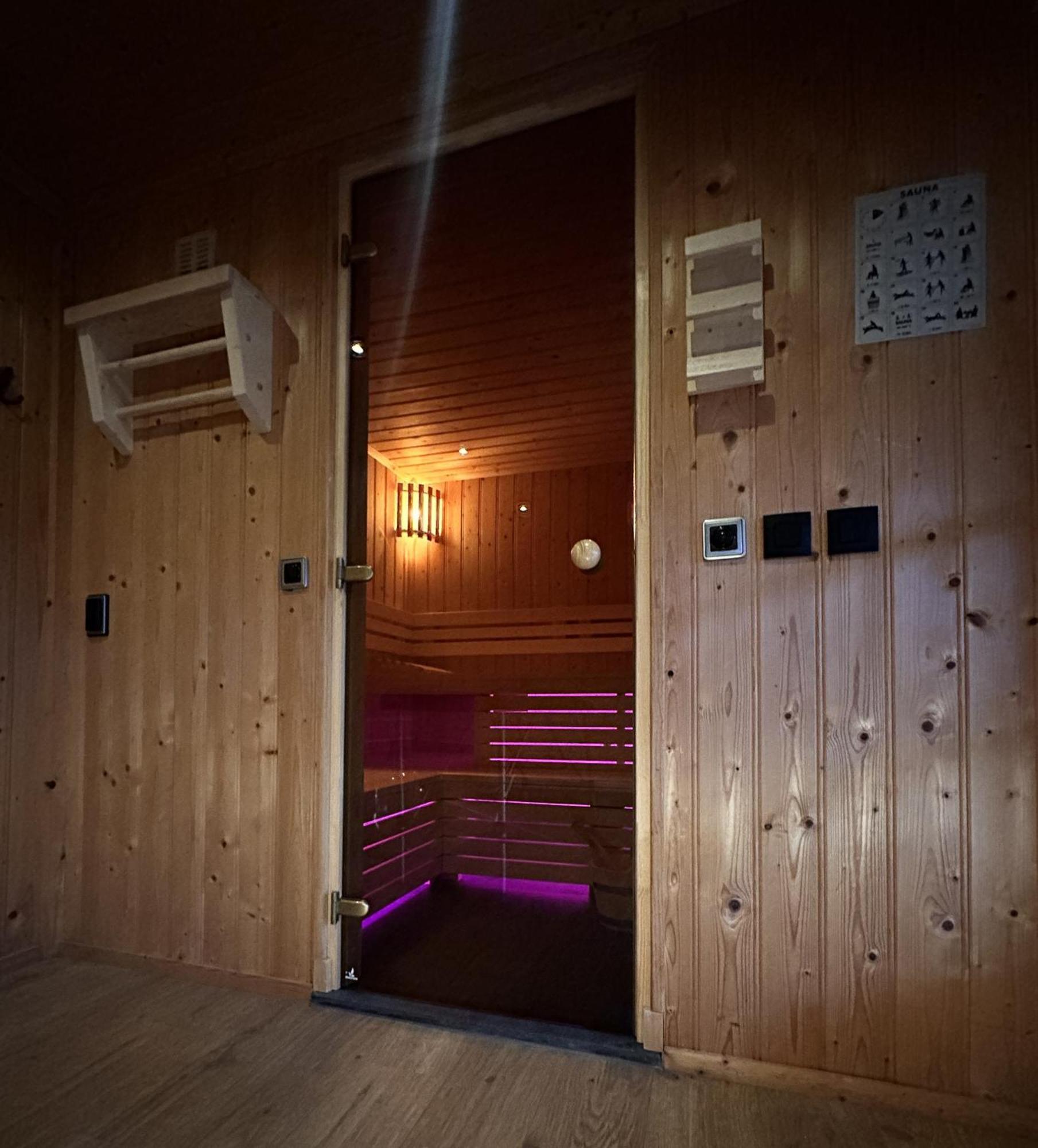 Wellness Tuin - Ultieme Partner Beleving - St Hubertus Suite Met Jacuzzi ,Openhaard, Prive Hottub En Prive Sauna In Jachthut Stijl Horst Exterior photo